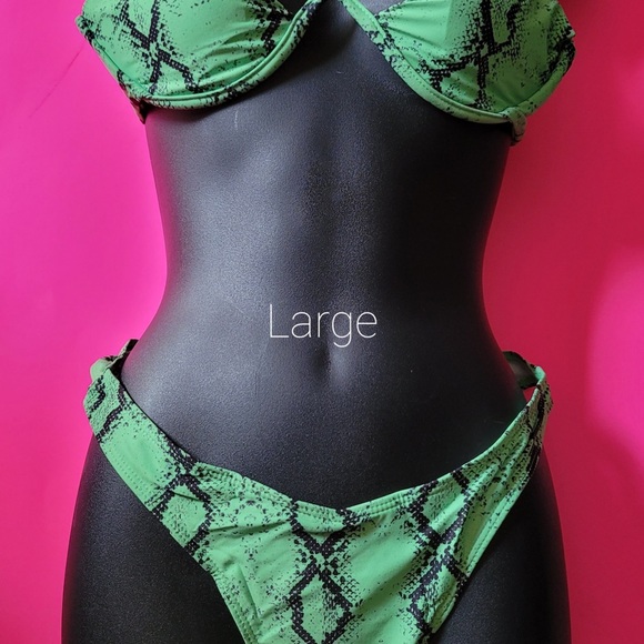 Bathing suits - Picture 5 of 9